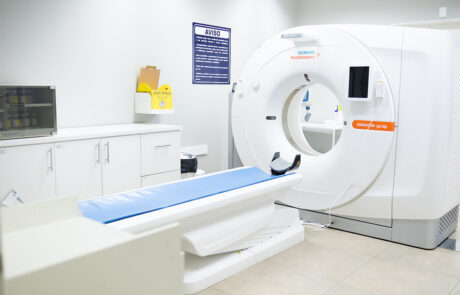 radioclinica-instalacoes-_0000s_0004_TOMOGRAFIA (1)