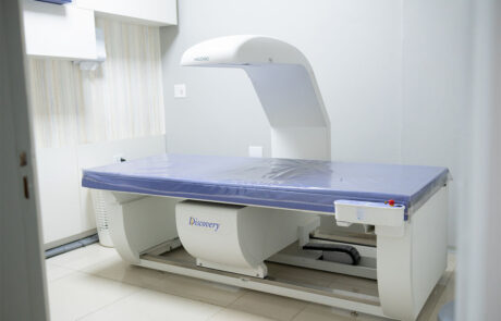 radioclinica-instalacoes-_0000s_0006_DENSITOMETRIA
